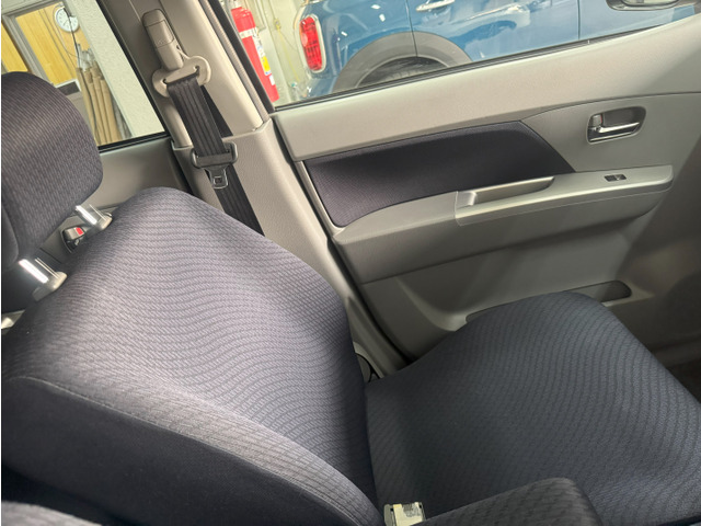 助手席シートも目立つ汚れもなく綺麗です。