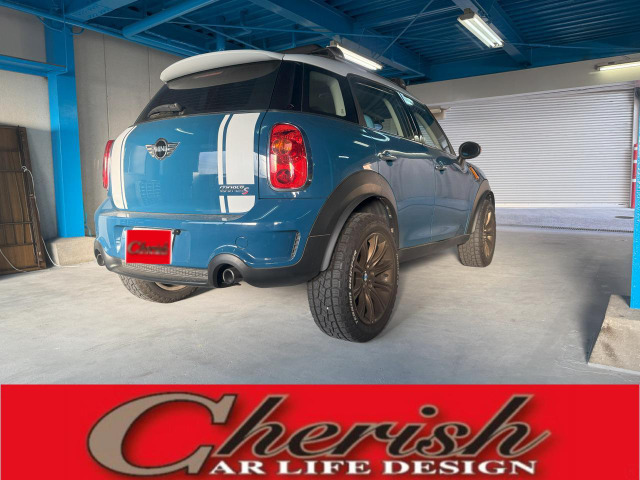 �������y�T�[�t�u���[�z�̃{�f�B�[�J���[�Ő��삵�Ă��܂�!�z�C�[�������̃��t�g�A�b�v�ԂƂ͈Ⴄ�̂������ł�!