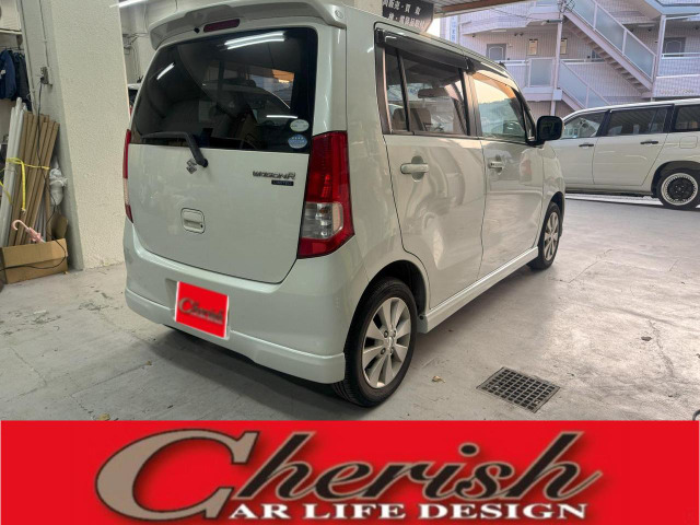 リヤゲートにも大きな凹みや傷もありません