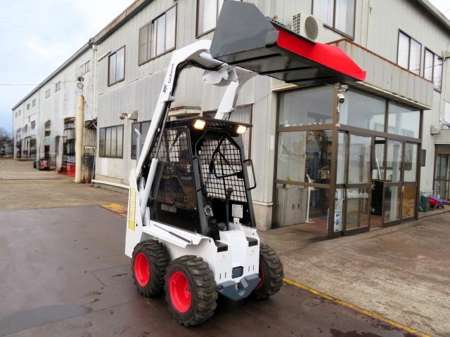 TCMスキッドステアローダー