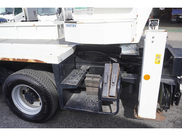 �V�Ԓ����������Ă���܂��B���g�p�̎ԂȂǂ����Ŕ[���������g���b�N����������u���Ă���܂��̂ł������������B