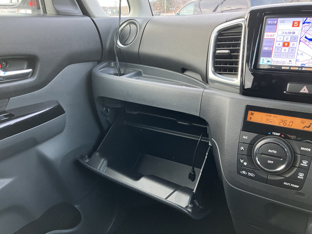 �y�x�����z���i�X�z���Ԃ������������܂��āA���ɗL�������܂��B�݌Ɏԗ��ɂȂ�܂��̂ŁA���񂲓s���̋X�������ɁA���ɗ��ĉ������B���X�\��������ƁA���ē����X���[�Y�ł��B