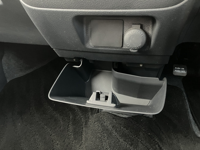 �y�x�����z���i�X�z���Ԃ������������܂��āA���ɗL�������܂��B�݌Ɏԗ��ɂȂ�܂��̂ŁA���񂲓s���̋X�������ɁA���ɗ��ĉ������B���X�\��������ƁA���ē����X���[�Y�ł��B