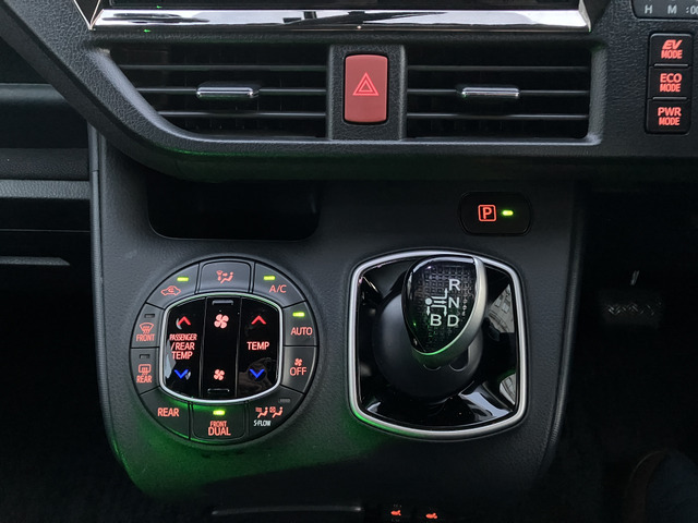 �y�x�����z���i�X�z���Ԃ������������܂��āA���ɗL�������܂��B�݌Ɏԗ��ɂȂ�܂��̂ŁA���񂲓s���̋X�������ɁA���ɗ��ĉ������B���X�\��������ƁA���ē����X���[�Y�ł��B