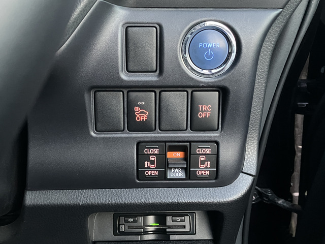 �y�x�����z���i�X�z���Ԃ������������܂��āA���ɗL�������܂��B�݌Ɏԗ��ɂȂ�܂��̂ŁA���񂲓s���̋X�������ɁA���ɗ��ĉ������B���X�\��������ƁA���ē����X���[�Y�ł��B