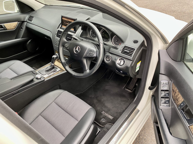 �O�Ȃ̓p���[�V�[�g�𑕔��A�^�]�Ȃ̓������[�@�\�t���ƂȂ��Ă���܂��B