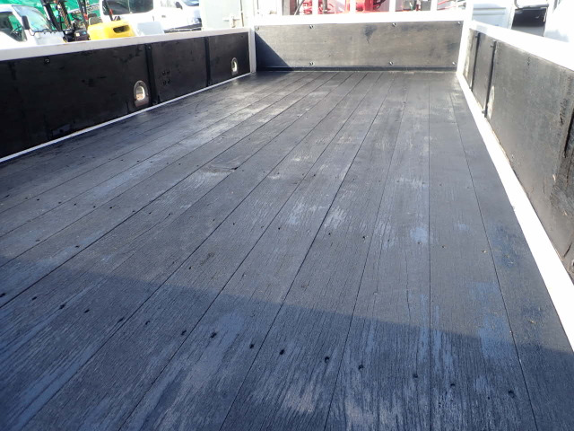 ���ނ͖؂Őςׂ݉�����ɂ����A�U����Ռ����z�����Ă���܂��B�ڗ����╅�H�͂���܂���B