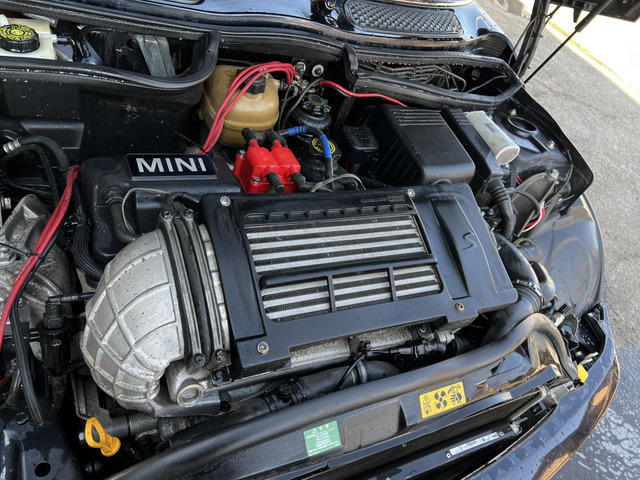 ���ڂ����G���W����BMW�ƃN���C�X���[�Ƃ̋����J���ɂ��1.6L ����4�C��SOHC16�o���u�B�X�[�p�[�`���[�W���[����