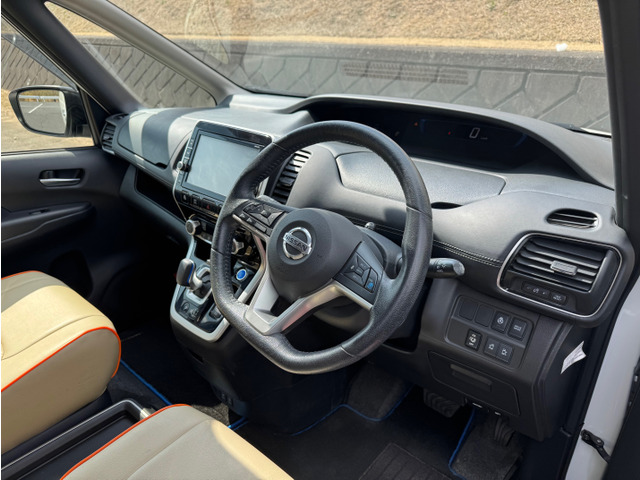 セレナ1.2 e-POWER ハイウェイスターV