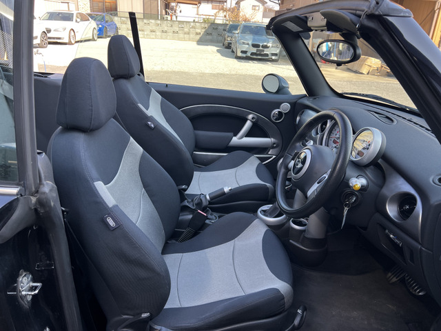 �{�f�B�J���[�̓A�X�g���E�u���b�N�A�C���e���A�͍�����Ƃ����t�@�u���b�N�ƂȂ�܂��B