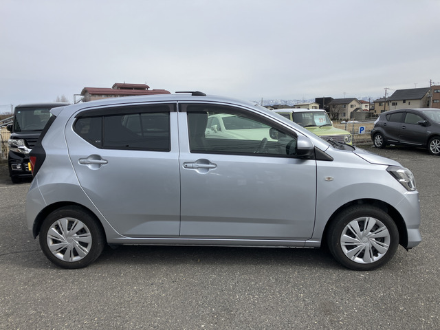 �y�x�����z���i�X�z���Ԃ������������܂��āA���ɗL�������܂��B�݌Ɏԗ��ɂȂ�܂��̂ŁA���񂲓s���̋X�������ɁA���ɗ��ĉ������B���X�\��������ƁA���ē����X���[�Y�ł��B