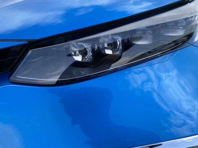 初めてお車をご購入されるお客様にもスッタフが親切、丁寧にどんなんことでもご説明いたします。