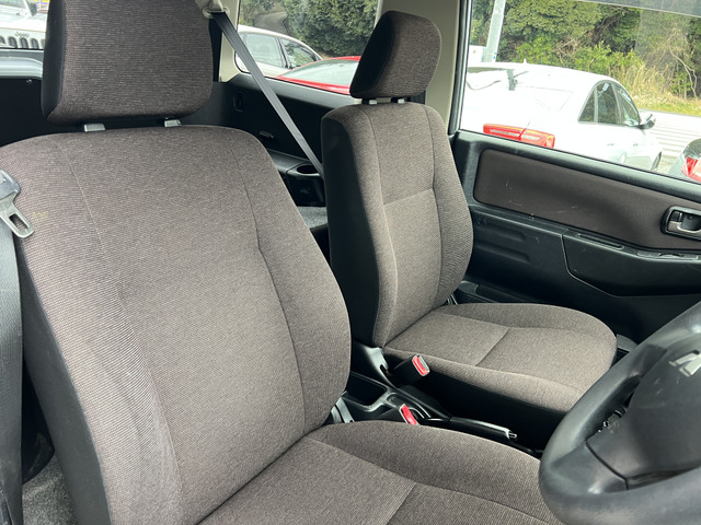 中古車の販売が中心になりますが、新車の販売も取扱いございます。