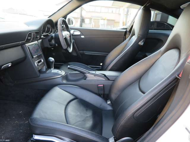 ���q�l�̃J�[���C�t�������K�Ŋy�������̂ɂ���ׂ̃T�|�[�g���s���Ă��܂��B�ԑI�тɖ��������̃A�h�o�C�X�A�w����̃����e�i���X�A�X�ɂ̓h���C�u�������Ɗy���ވׂ̃A�C�f�A����̒񋟂܂ŁA���L������`���B