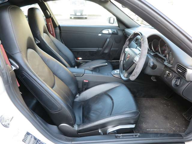 ���q�l�̃J�[���C�t�������K�Ŋy�������̂ɂ���ׂ̃T�|�[�g���s���Ă��܂��B�ԑI�тɖ��������̃A�h�o�C�X�A�w����̃����e�i���X�A�X�ɂ̓h���C�u�������Ɗy���ވׂ̃A�C�f�A����̒񋟂܂ŁA���L������`���B