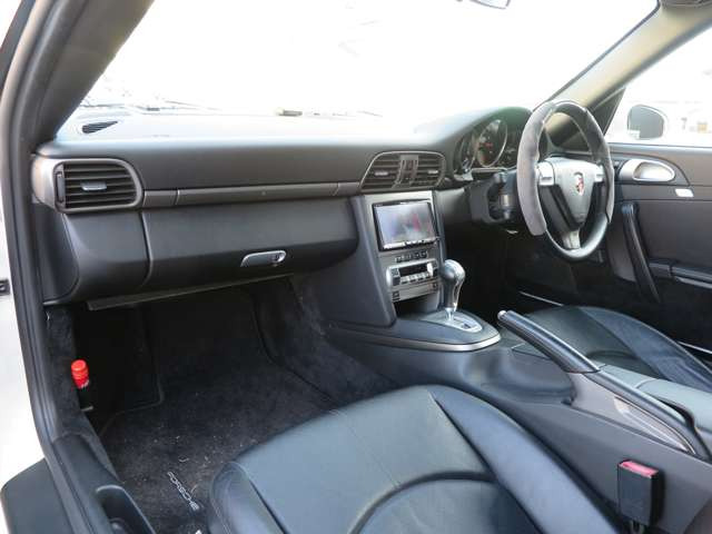 ���q�l�̃J�[���C�t�������K�Ŋy�������̂ɂ���ׂ̃T�|�[�g���s���Ă��܂��B�ԑI�тɖ��������̃A�h�o�C�X�A�w����̃����e�i���X�A�X�ɂ̓h���C�u�������Ɗy���ވׂ̃A�C�f�A����̒񋟂܂ŁA���L������`���B