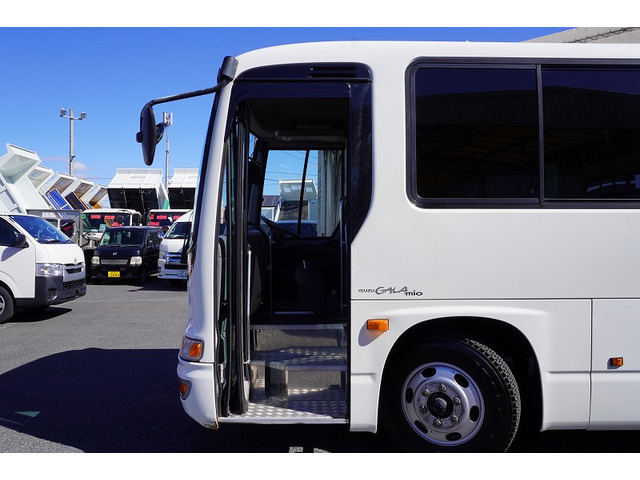 �L�x�ȃg���b�N�A���p�ԁA�n�C�G�[�X�Ȃǎ�舵���Ă���܂��B��xHP�������������Bhttp://www.vantruck.co.jp/