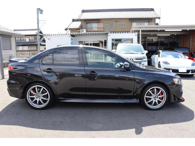 外装傷も大きなものはなく、綺麗な状態を保たれております♪ご納車前に外装を磨いてご納車となります☆