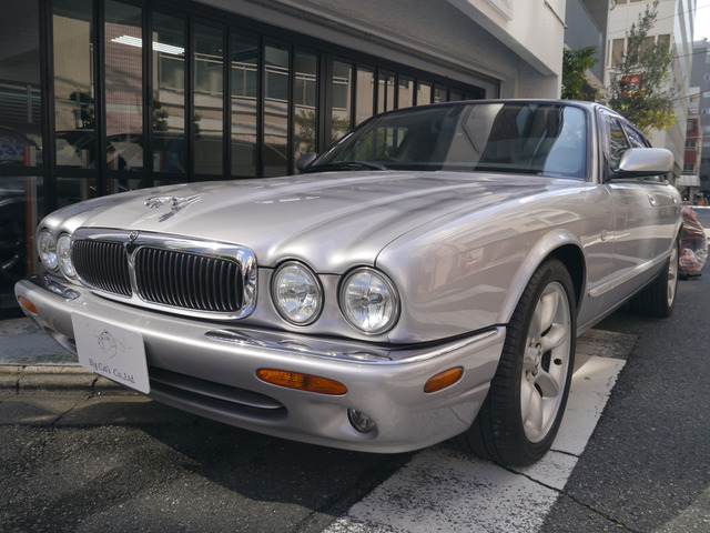 XJ(ジャガー) XJR 4.0 スーパーチャージド V8　スーパーチャージド375ps右HD取説 中古車画像