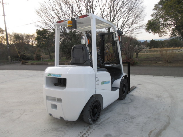 ユニキャリアエンジンタイプ　フォークリフト