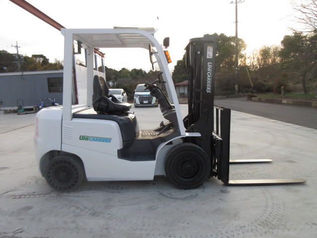 ユニキャリアエンジンタイプ　フォークリフト