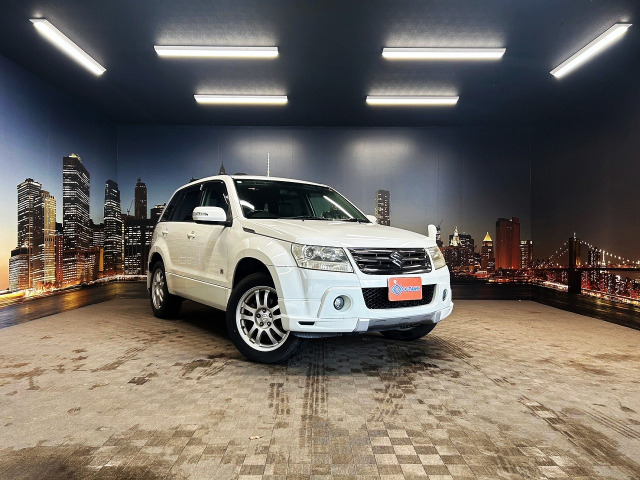 エスクード(スズキ) 2.4 ヘリーハンセン リミテッド 4WD　サンルーフ 禁煙車 本革シ-ト 社外ナビ 中古車画像