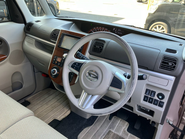 ★お子様連れOK★お子様連れのお客様も安心してお越しください!当店商談スペースには、プレイスペースもご用意しておりますので、ごゆっくりお車を見てご相談にものらせていただきます!