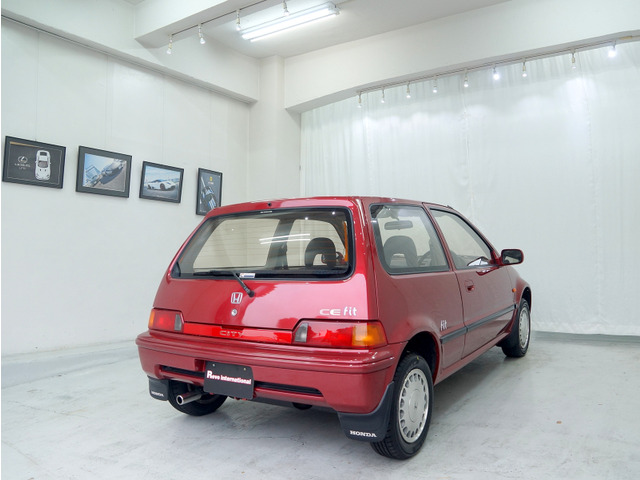 760kg�̌y�ʃ{�f�B�A���C�h&���[��3�h�A�n�b�`��5MT�A���t���������Ă����N���N����Ԃł��B