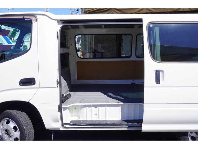 �V�Ԓ����������Ă���܂��B���g�p�̎ԂȂǂ����Ŕ[���������g���b�N����������u���Ă���܂��̂ł������������B