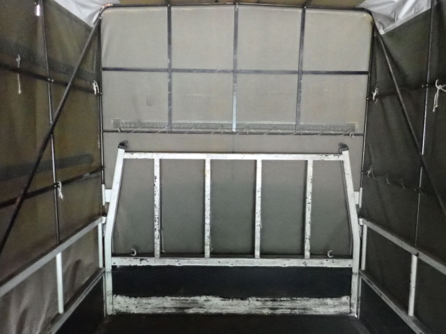 �y�̓p�l���Ȃǂ��ב䂪�傫���m�ۂł��邽�߁A�����̉ו���ςݍ��ނ��Ƃ��ł��܂��B