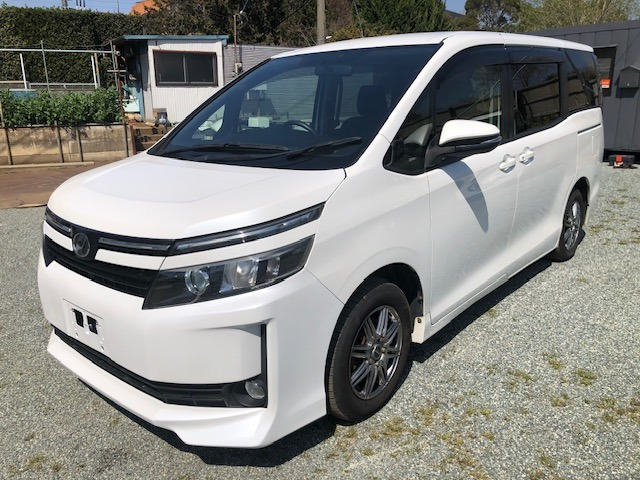 ヴォクシー(トヨタ) 2.0 X 中古車画像