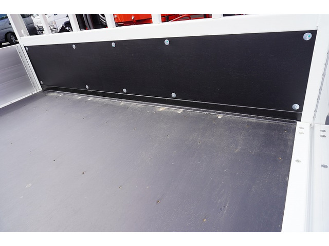 �V�Ԓ����������Ă���܂��B���g�p�̎ԂȂǂ����Ŕ[���������g���b�N����������u���Ă���܂��̂ł������������B