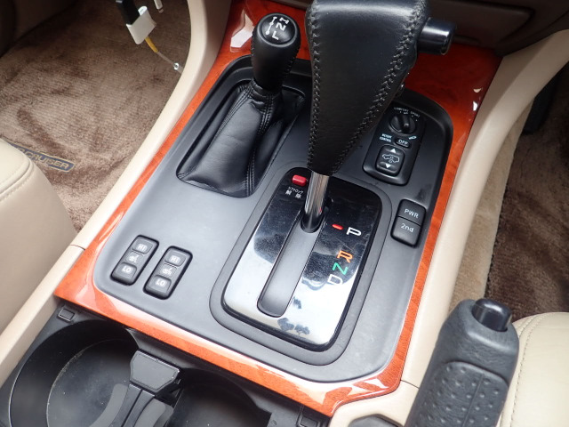 �����������[�����Ă��܂��B�t���A4��AT/�t���^�C��4WD