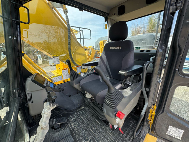 コマツ油圧ショベル