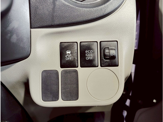 �{�^���ނ̏ꏊ���z�R�������܂�₷���ꏊ�B�ׂ��u���V�ȂǂŃL���C�ɂ��Ă���܂��B