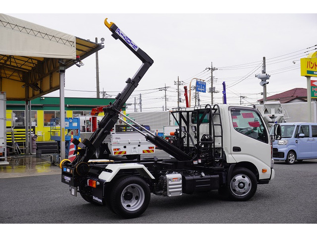 �V�Ԓ����������Ă���܂��B���g�p�̎ԂȂǂ����Ŕ[���������g���b�N����������u���Ă���܂��̂ł������������B