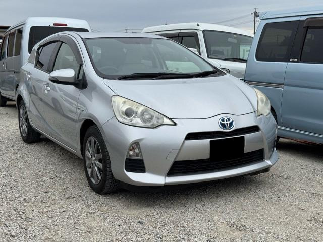 アクア(トヨタ) 1.5 S　車検令9年1月 Pスタート バックカメラ 中古車画像
