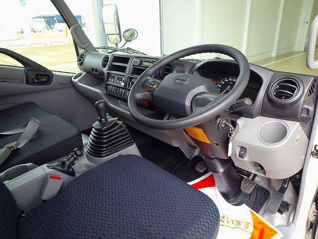 AC PS PW SRS ABS �W���h�A���b�N ���d�i�~���[ AM/FM �o�b�N���j�^�[ ES�X�^�[�g �Ԑ���E�x�񑕒u PCS �A�C�h�����O�X�g�b�v �t�H�O�����v TRC �d���p�[�L���O�u���[�L