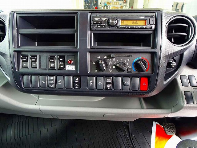 AC PS PW SRS ABS �W���h�A���b�N ���d�i�~���[ AM/FM �o�b�N���j�^�[ ES�X�^�[�g �Ԑ���E�x�񑕒u PCS �A�C�h�����O�X�g�b�v �t�H�O�����v TRC �d���p�[�L���O�u���[�L