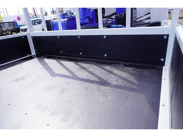 �V�Ԓ����������Ă���܂��B���g�p�̎ԂȂǂ����Ŕ[���������g���b�N����������u���Ă���܂��̂ł������������B