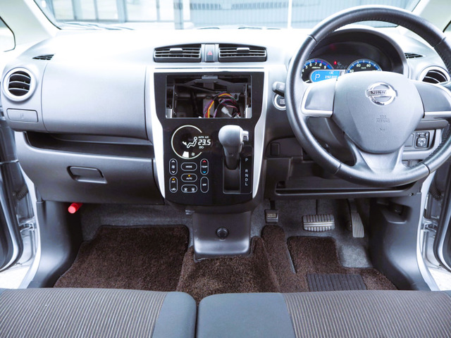 �傫�ȍr��̂Ȃ��Y��ȉ^�]�Ȃł��B�G���W���̓^�C�~���O�`�F�[�����ő��s�������C�ɂ��鎖���Ȃ����̐������蒸���܂�