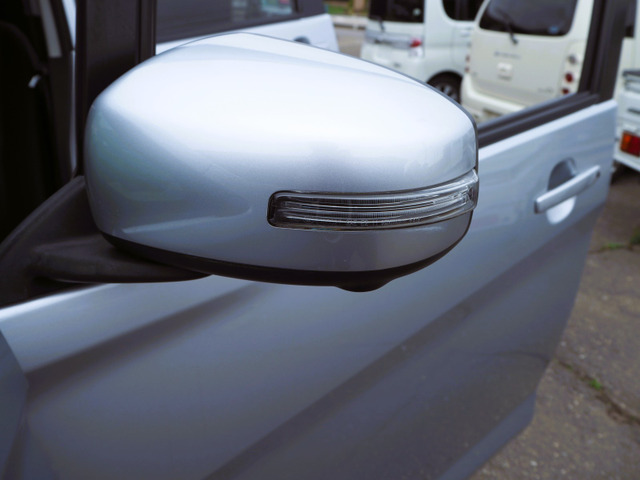 �d���i�[�E�C���J�[�~���[���t���Ă��邾���ō�������UP����E�B���J�[�����T�C�h�~���[!!������񌩂��ڂ����łȂ��A�Ό��Ԃ���̎��F���̌���ɂȂ���A���S�x���オ��܂�