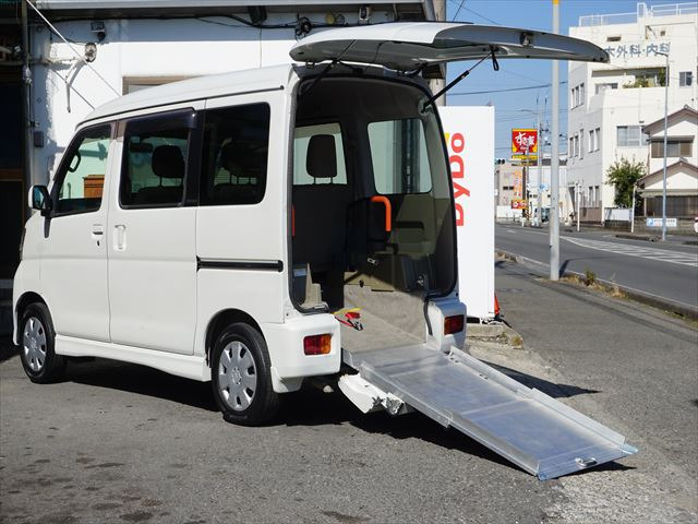 ダイハツ アトレーワゴン ホワイト(白)の中古車一覧｜中古車検索