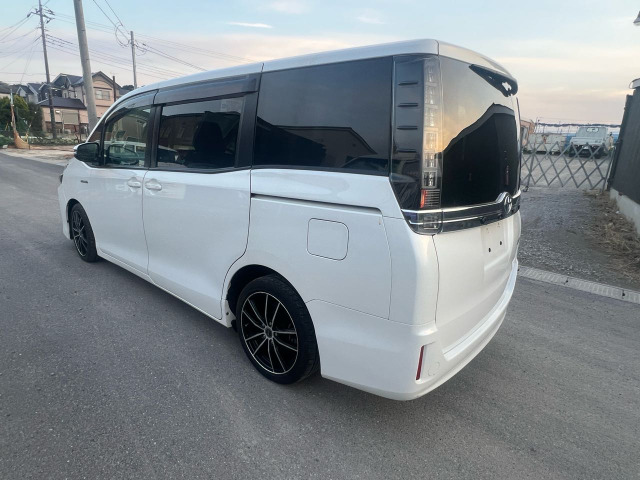 ヴォクシー1.8 ハイブリッド V