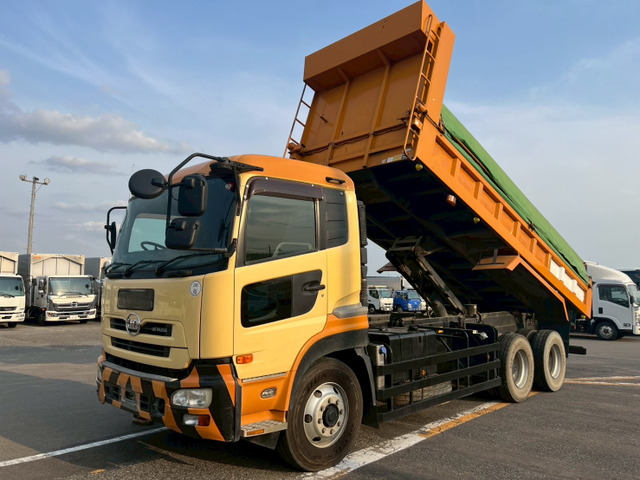 クオン(国産車その他) ダンプ　ロングダンプ新明和製10.7t積2デフ 中古車画像