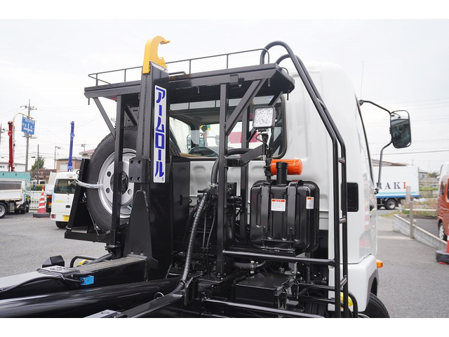 �V�Ԓ����������Ă���܂��B���g�p�̎ԂȂǂ����Ŕ[���������g���b�N����������u���Ă���܂��̂ł������������B