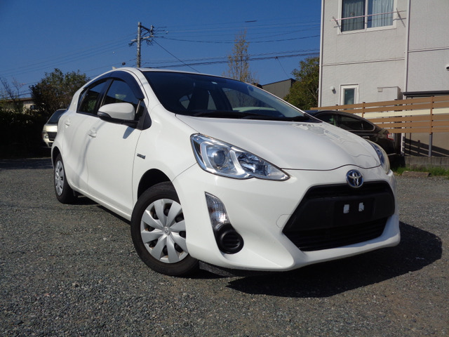 アクア(トヨタ) 1.5 L 中古車画像