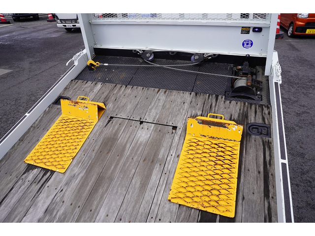 �V�Ԓ����������Ă���܂��B���g�p�̎ԂȂǂ����Ŕ[���������g���b�N����������u���Ă���܂��̂ł������������B