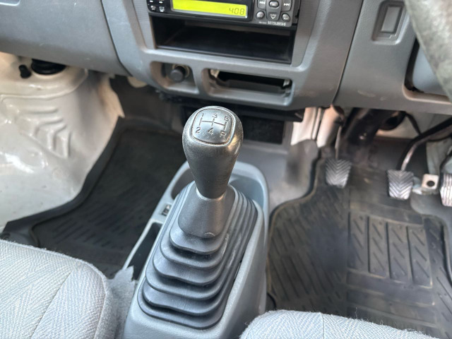 値下げしましたシェルター付き三菱軽トラ四駆低速付き5段ミッション