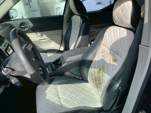 【一級整備士常駐の自社工場】でのメンテナンスや故障修理に加え、必要に応じて提携認証工場での鈑金・車検・点検整備を実施。国産・輸入車問わず、ご購入後のサポートはお任せください。